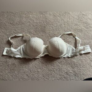 White/cream bra size 34DD
